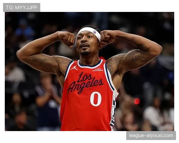 布拉德利·比尔三分能力提升显著 拉开球队进攻空间