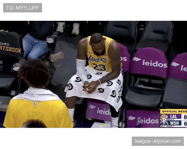 故意肘击犯规判罚，裁判如何界定动作恶劣与正常防守？